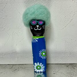 木彫りのアフロ猫　黒猫花柄