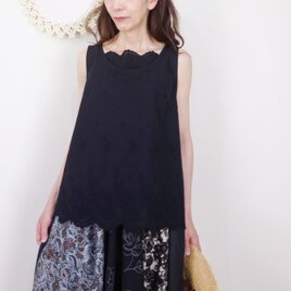 ブラックワッシャー刺繍スカラップレースキャミ