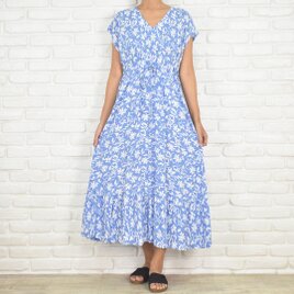 人とかぶらない夏の一枚　爽やかブルーのボタニカル柄Vネックフリルワンピース　大きいサイズあり