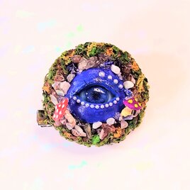 瑠璃の眼ブローチ