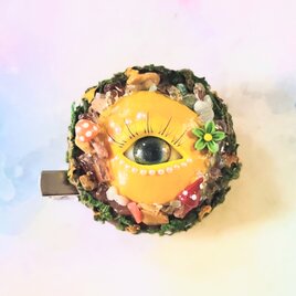 向日葵の眼ブローチ