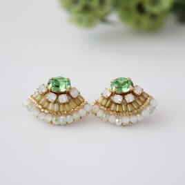 扇の華やぎビーズ刺繍ピアス（ペリドットカラー）/ヴィンテージ竹ビーズのコピー