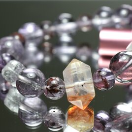 BR7-87 一点物 ラベンダー アメシスト 紫水晶スーパーセブン 紅膠花クォーツ 白水晶 ブレスレット
