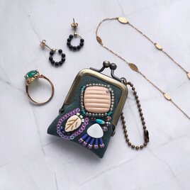 小さなビーズ刺繍のがま口 No.102｜ダークグリーン×ガーゼ｜ネックレス・バッグチャームにも｜アクセサリーケース