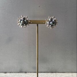 Vintage 70s-80s SILVER peacock pearl botanical flower earring