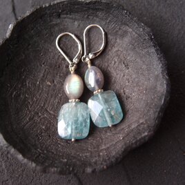 【SV】Sky Blue Kyanite × Labradorite ／スカイブルーカイヤナイト×ラブラドライト ピアス