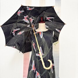 黒地に舞う蝶 浴衣反物から仕立てたプリンセスラインワンピースと日傘