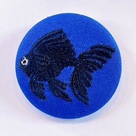 刺繍ブローチ　黒でめきん