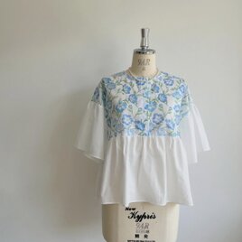Lさまオーダー　♡ 4月のお花のお洋服：小さいネモフィラ（ドロップショルダーブラウス）