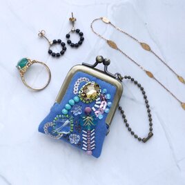 小さなビーズ刺繍のがま口 No.103｜ロイヤルブルー×ガーゼ｜ネックレス・バッグチャームにも｜アクセサリーケース