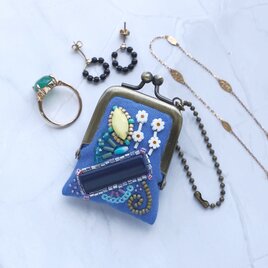 小さなビーズ刺繍のがま口 No.104｜ロイヤルブルー×ガーゼ｜ネックレス・バッグチャームにも｜アクセサリーケース