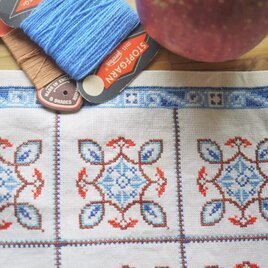 クロスステッチ刺繍　テーブルセンター　ヴィンテージ英国　イギリス