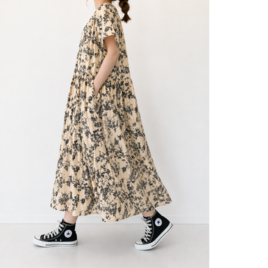 【期間限定SALE】大人の花柄クラシカルワンピース＊アンティーク調のボタニカル柄＊半袖＊ベージュ＊国産綿100％＊ポケット付
