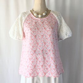 スパンコールニットスリーブの花レース刺繍ブラウス