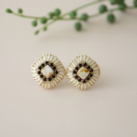 スクエアビーズ刺繍ピアス（ブラウンマーブル）