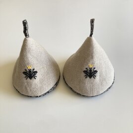 三角鍋つかみ２個セット*クロスステッチ*bee&crown*黒