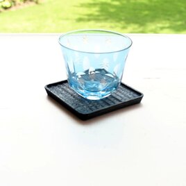 「夏にピッタリ 涼しげな色合い  藍染めの木彫コースター」 木製コースター アクセサリートレイ 菓子皿