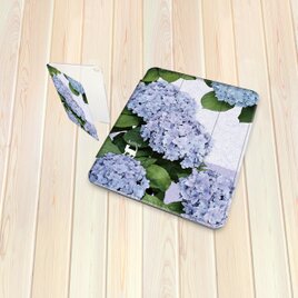 手帳型 iPadケース 《バックカバー：ハードタイプ》片面印刷/カメラ穴有【水彩調あじさいと白猫】名入れ可