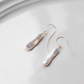 ホワイトスティックパールのピアス　１４kgf