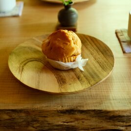 焼き目の表情を楽しむ、クスノキのプレート 20cm(ガラスコーティング)【v2080】