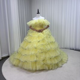 豪華！カラードレス イエロー オフショルダー ラッフルフリル 取り外しオーバースカート トレンド人気 花嫁