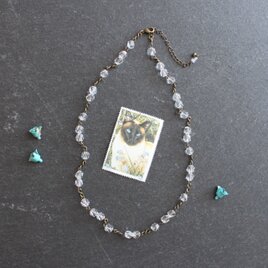 アンティークの薫り　クリスタル（水晶）のクラシカル・ショートネックレス