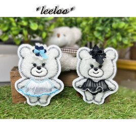 【くま刺繍ワッペンオーダー】チュールスカートのふわもこくまさん｜モノトーン＆水色リボン｜立体アップリケワッペン（約8.5cm）