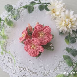 レース編み ノウゼンカズラのブローチ～コーラルピンク～