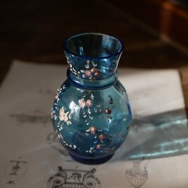 ブルーガラスの器　小花柄　エナメル絵付け　エマイユ　フランスアンティーク　アンティークのある暮らし