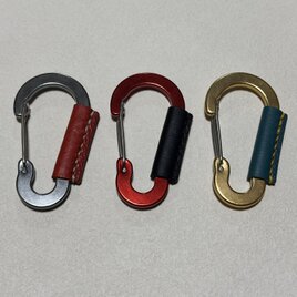 【在庫品】レザー付カラビナ　アウトドア　キーホルダー　