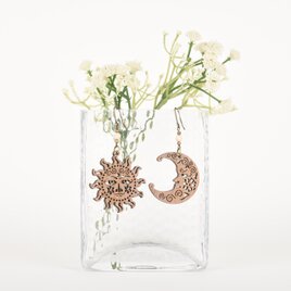 太陽と月のピアスblanca　クルミの木のウッドアクセサリー