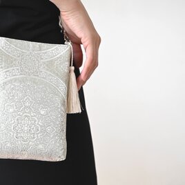 【西陣織　服部織物　オリエント更紗　華紋様　薄グリーン・シルバー　帯リメイク　スマホショルダーバッグ】結婚式バッグとしても。