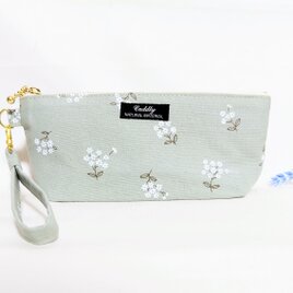 白い小花の持ち手付きペンケース（グリーン）