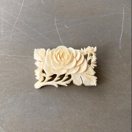 Vintage retro offwhite botanical flower rose carving brooch