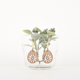 プチフラワーのピアスlemon　クルミの木のウッドアクセサリー
