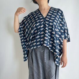 【1点もの】縦づかいのワイドプルオーバー -絹着物地 青に蝶 & 新毛斯 鼠色（ヴィンテージ） V-WP737