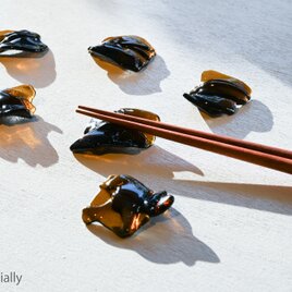 【4点セット】●「 茶色のガラス 」シリーズ、ガラスの箸置き#2 ●つや消し・4cm