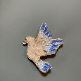 幸せの青い鳥のブローチ