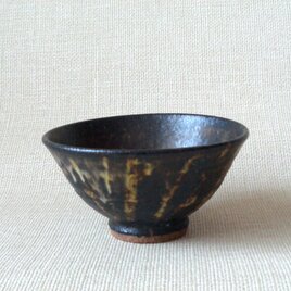 黒釉抜絵抹茶盌b