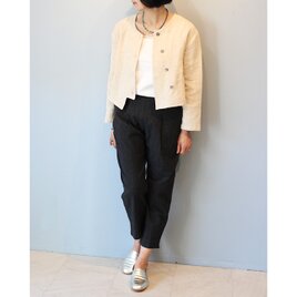 形のきれいな手織りコットンのテーパードタックパンツ【ブラック】