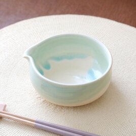 水色硝子のかけ分け片口碗