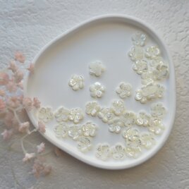 520マザーオブパールフラワーパーツ白蝶貝花ビーズ2個セット約12mm 桜の花本真珠母貝天然石ハンドメイドパーツ中央に通し穴あり
