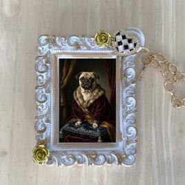 犬（パグ）バッグチャーム ルネサンス風 ホワイト額縁デザイン