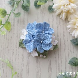 レース編み ルリマツリとジャスミンのブローチ ～sky blue～