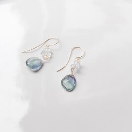 1粒のフローライトとダブルポイント水晶ピアス