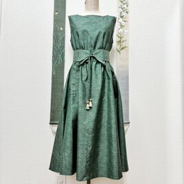 大人の緑を楽しむ麻の葉文様＊気軽に着てほしい大島紬ベルトアレンジを楽しむゆったりフリーサイズAラインワンピース
