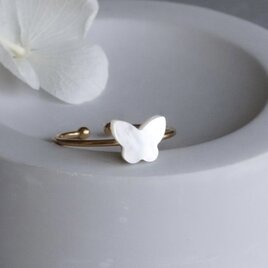 ホワイトシェルのバタフライフリーサイズリング サージカルステンレス 白蝶貝 ー White butterfly ー