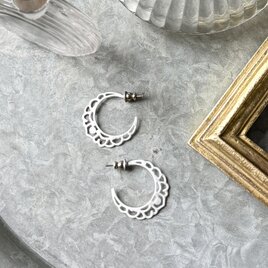 P805-ヴィンテージピアス U.S.A. 1970's White Enamel Openwork Hoop