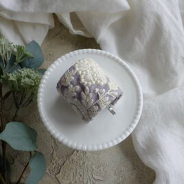 刺繡リボンのポニーフック ■ シンプルカーブ フィンランドの花畑 ■  I　ライトパープル×クリーム色刺繍