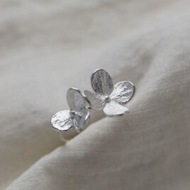 紫陽花リング | iichi 日々の暮らしを心地よくするハンドメイドや